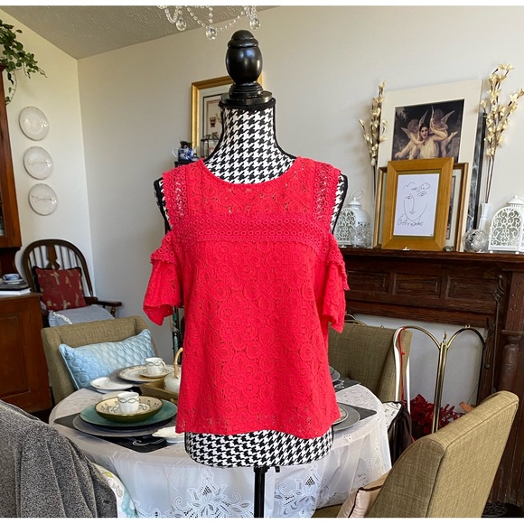 Project Runway Cold Shoulder Red Lace Top Size L Perfect For Christmas Holidays! - Picture 8 of 14